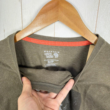 【Men's S グリーン系】 Mountain Hardwear ( マウンテンハードウェア ) コットン ショートスリーブ ティー Cotton Short Sleeve Tee			 ウェア トップス インナー シャツ ショートスリーブTシャツ クルーネック