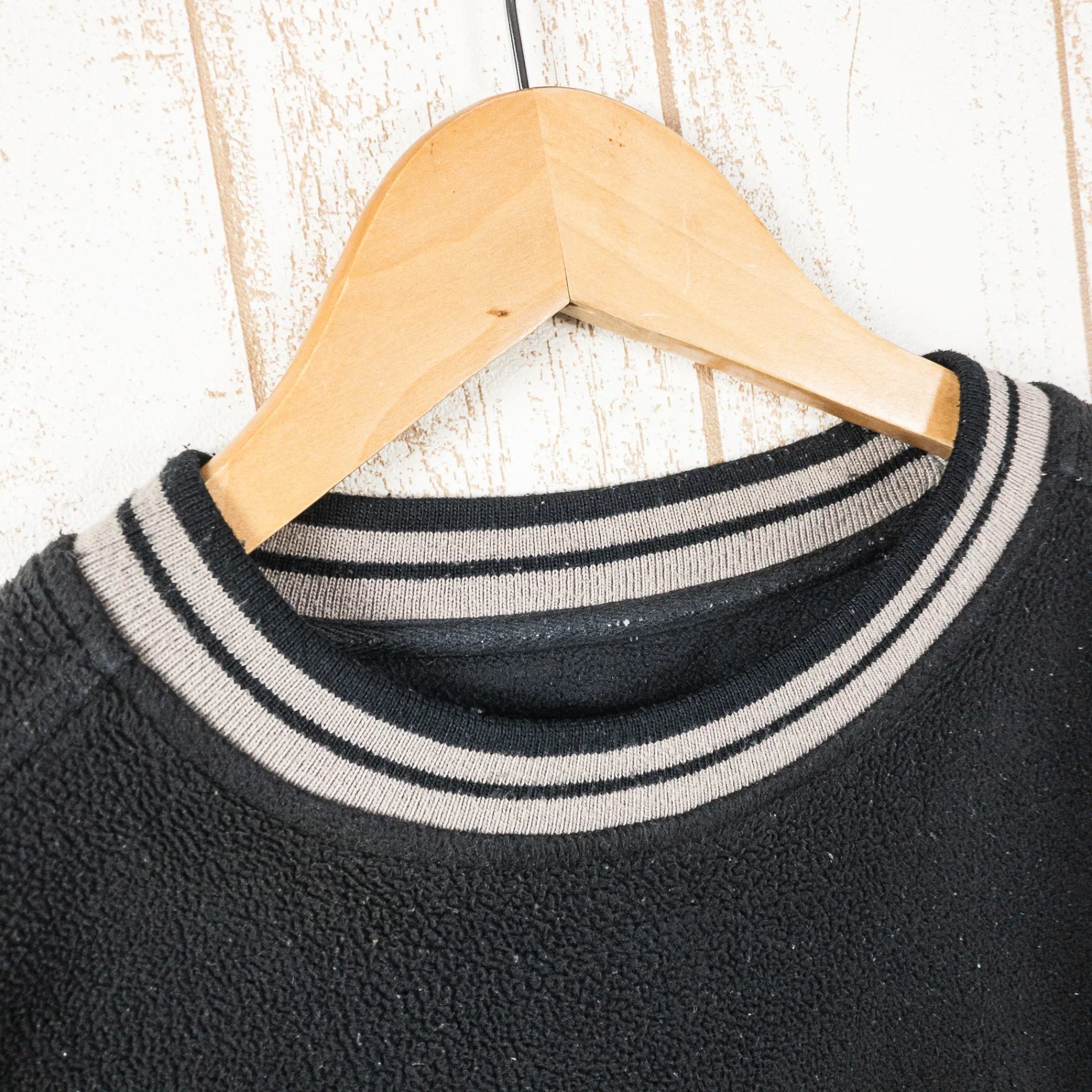 【Men's S ブラック系】 2007 Patagonia ( パタゴニア ) リズム プラッシュ シンチラ スウェット Rhythm Plush Synchilla Sweat BLK 入手困難 セーター クルーネック プルオーバー ポリエステル ウェア トップ - 【公式】2ndGEAR（セカンドギア）Webショップ【登山用品・アウトドア用品専門 買取販売店】