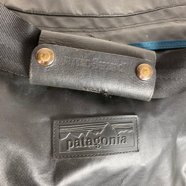 【OneSize ブラック系】 1996 Patagonia ( パタゴニア ) ブラック ホール バッグ Black Hole Bag Black 生産終了モデル 入手困難 ブラックラバータグ バッグ ストレージ ダッフルバッグ ボストンバッグ z00052408 - 【公式】2ndGEAR（セカンドギア）Webショップ【登山用品・アウトドア用品専門 買取販売店】