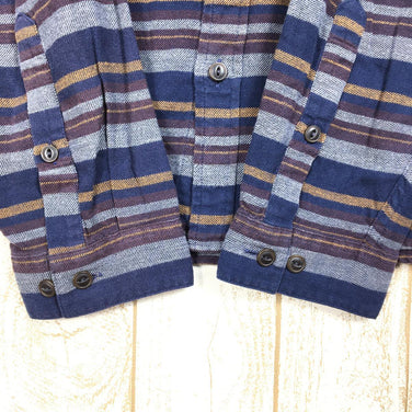 【Men's M ネイビー系】 Patagonia ( パタゴニア ) ロングスリーブ ライトウェイト フィヨルド フランネル シャツ Long Sleeve Lightweight Fjord Flannel Shirt 54020 International M - 【公式】2ndGEAR（セカンドギア）Webショップ【登山用品・アウトドア用品専門 買取販売店】