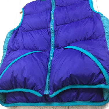 【Men's M ブルー系】 Feathered Friends ( フェザードフレンズ ) 90S ヘリオス ベスト Helios Vest コバルト×エメラルド ダウン 旧タグ 筆記体ロゴ International Men's Cobalt / Emeral - 【公式】2ndGEAR（セカンドギア）Webショップ【登山用品・アウトドア用品専門 買取販売店】