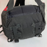 均码红色Gregory日用及半包（2000），红色防撕裂尼龙材质，配银色标签（旧标签）。已停产，难寻。尼龙收纳背包。