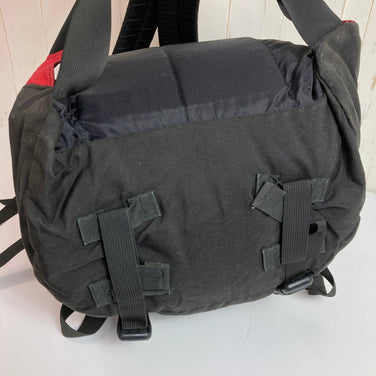 均码红色Gregory日用及半包（2000），红色防撕裂尼龙材质，配银色标签（旧标签）。已停产，难寻。尼龙收纳背包。