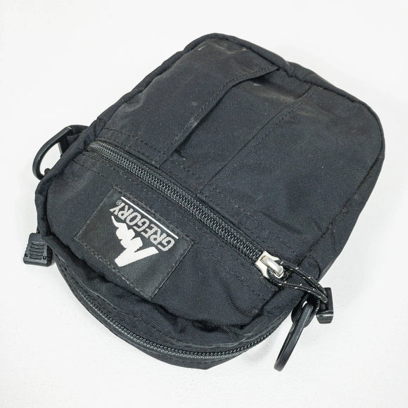 【OneSize ブラック系】 Gregory ( グレゴリー ) クイックポケット M Quick Pocket M Black 生産終了モデル 入手困難 銀タグ 旧タグ ナイロン バッグ ストレージ サコッシュポーチ z00051856 Black サコッシュポ - 【公式】2ndGEAR（セカンドギア）Webショップ【登山用品・アウトドア用品専門 買取販売店】