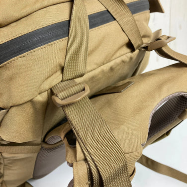 均码米色Mystery Ranch Sweet Pea Coyote尼龙收纳背包，容量30L-54L（z00052720）