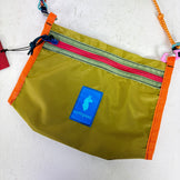 【OneSize グリーン系】 Cotopaxi（コトパクシ） リスタ 2L クロスボディ バッグ Lista 2L Crossbody Bag バッグ ストレージ サコッシュポーチ z00059759  サコッシュポーチ バッグ ストレージ