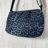 【Unisex OneSize ブラック系】 Gregory ( グレゴリー ) エンベロップ ショルダー Envelope Shoulder ダークレオパード ポリエステル バッグ ストレージ サコッシュポーチ z00061361 ダークレオパード サコッシュポーチ バッグ ス