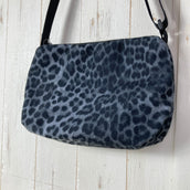 【Unisex OneSize ブラック系】 Gregory ( グレゴリー ) エンベロップ ショルダー Envelope Shoulder ダークレオパード ポリエステル バッグ ストレージ サコッシュポーチ z00061361 ダークレオパード サコッシュポーチ バッグ ス