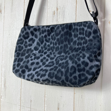 【Unisex OneSize ブラック系】 Gregory ( グレゴリー ) エンベロップ ショルダー Envelope Shoulder ダークレオパード ポリエステル バッグ ストレージ サコッシュポーチ z00061361 ダークレオパード サコッシュポーチ バッグ ス