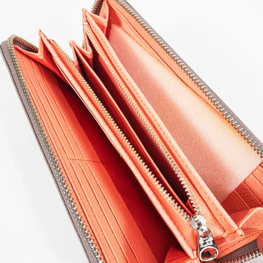 【Unisex OneSize ベージュ系】 Rawlow Mountain Works ( ロウロウマウンテンワークス ) ヒラリー ウォレット 長財布 Hillary Wallet LONG WALLET Taupe x Coral レザー バッグ ストレージ 財布 ウォレッ - 【公式】2ndGEAR（セカンドギア）Webショップ【登山用品・アウトドア用品専門 買取販売店】