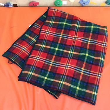 【OneSize レッド系】 Pendleton ( ペンドルトン ) ロールアップ ブランケット ウール アメリカ製 生産終了パターン 入手困難 ブランケット キルト スリーピングシステム - 【公式】2ndGEAR（セカンドギア）Webショップ【登山用品・アウトドア用品専門 買取販売店】