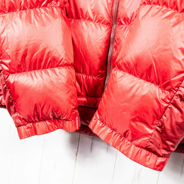 Montbell Alpine 羽绒派克大衣，男款 L 码，红色。这款羽绒保暖外套非常适合日常穿着。(z00053180)