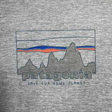 【Men's S グレー系】 2024 Patagonia ( パタゴニア ) キャプリーン クール デイリー グラフィック シャツ Capilene Cool Daily Graphic Shirt SKFE ポリエステル ウェア トップス インナー シャツ シ