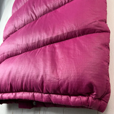 男式 S 码紫色 1970 年代 The North Face 防撕裂尼龙羽绒背心（棕色标签，旧标签）已停产，很难找到。