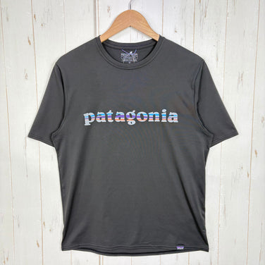 【Men's S ブラック系】 Patagonia ( パタゴニア ) キャプリーン クール デイリー グラフィック シャツ Capilene Cool Daily Graphic Shirt ポリエステル ウェア トップス インナー シャツ ショートスリーブTシャ