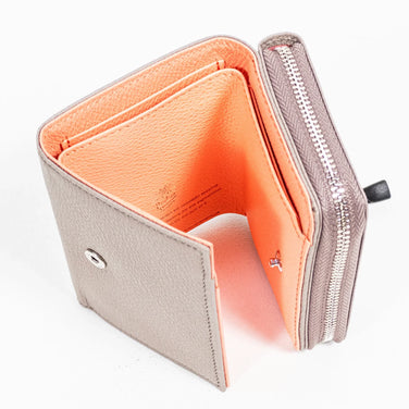 【OneSize ベージュ系】 Rawlow Mountain Works ( ロウロウマウンテンワークス ) ヒラリー ウォレット 01 Hillary Wallet 01 Taupe x Coral レザー バッグ ストレージ 財布 ウォレット z0005216 - 【公式】2ndGEAR（セカンドギア）Webショップ【登山用品・アウトドア用品専門 買取販売店】