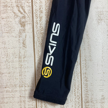【Men's S ブラック系】 Skins ( スキンズ ) コンプレッションアンダーシャツ ナイロン ウェア トップス インナー シャツ ロングスリーブTシャツ クルーネック 化繊 z00051874 化繊 ロングスリーブTシャツ クルーネック インナー シャツ - 【公式】2ndGEAR（セカンドギア）Webショップ【登山用品・アウトドア用品専門 買取販売店】