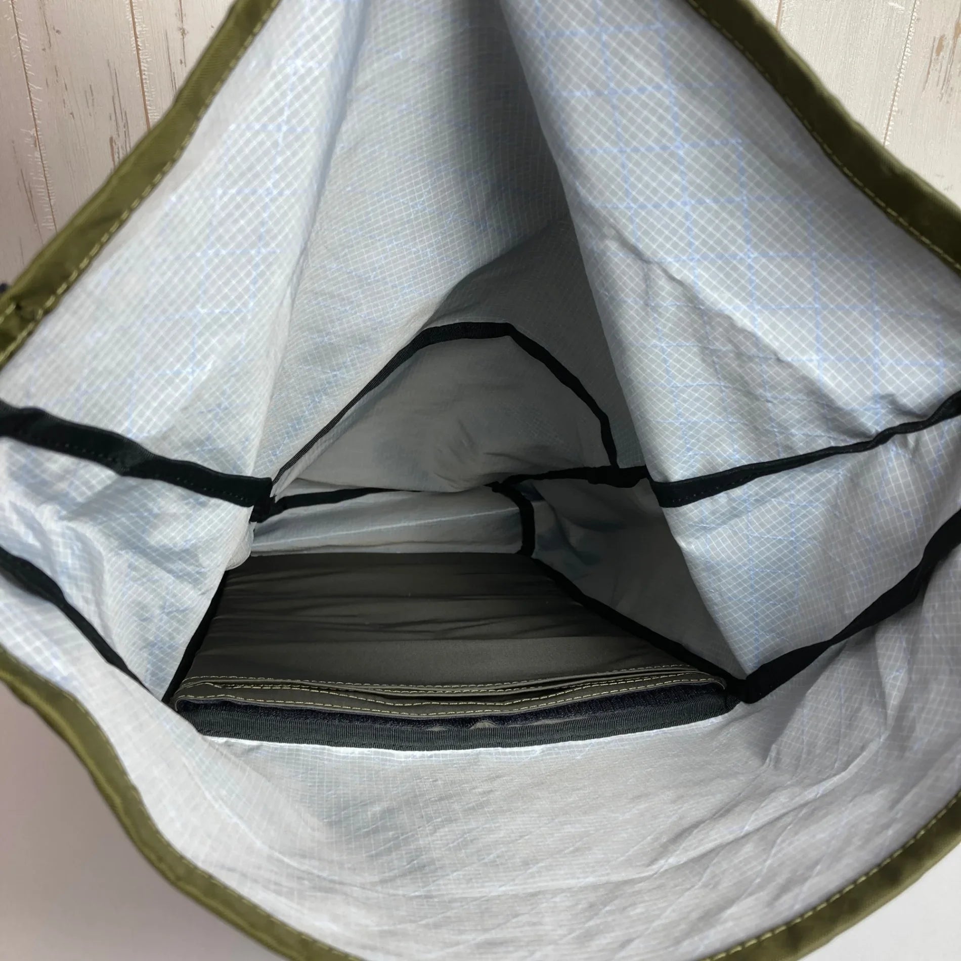 【OneSize グリーン系】 Okara ( オカラ ) ミッテン mitten オリーブ ナイロン バッグ ストレージ バックパック 容量【30L～54L】 ECO PAK EPX200 ( エコパック EPX200 ) z00052130 オリーブ 容量【30 - 【公式】2ndGEAR（セカンドギア）Webショップ【登山用品・アウトドア用品専門 買取販売店】