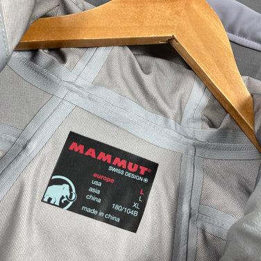 【Men's L チャコール系】 Mammut ( マムート ) マサオ ジャケット Masao Jacket ポリエステル 1010-14860 Men's ハードシェル アウター ジャケット トップス ウェア - 【公式】2ndGEAR（セカンドギア）Webショップ【登山用品・アウトドア用品専門 買取販売店】