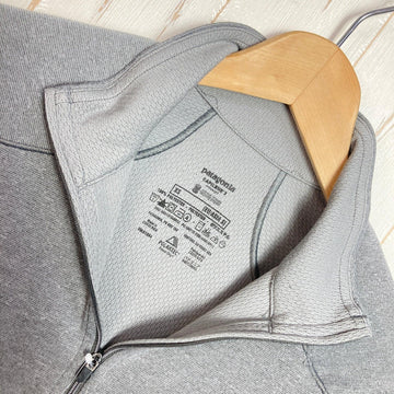 【Men's XS グレー系】 2011 Patagonia ( パタゴニア ) ミッドウェイト キャプリーン 3 クルー Midweight Capilene 3 Crew ポリエステル ウェア トップス インナー シャツ ロングスリーブシャツ 化繊 ポーラテック - 0