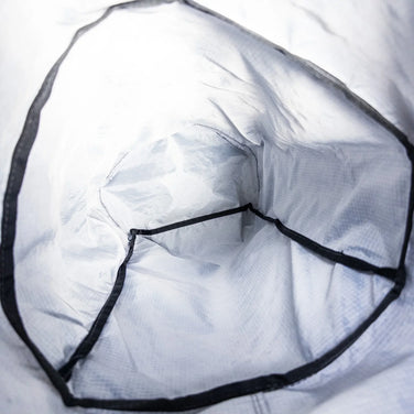 均码黑色 Zimmer Built Pika Pack，一款难得一见的尼龙储物背包，容量为 30L-54L。ECO PAK (z00053459)。