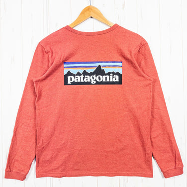 【Women's S レッド系】 2023 Patagonia ( パタゴニア ) ロングスリーブ P-6ロゴ レスポンシビリティー Long-Sleeved P-6 Logo Responsibili-Tee BURD コットン ウェア トップス インナー シャツ