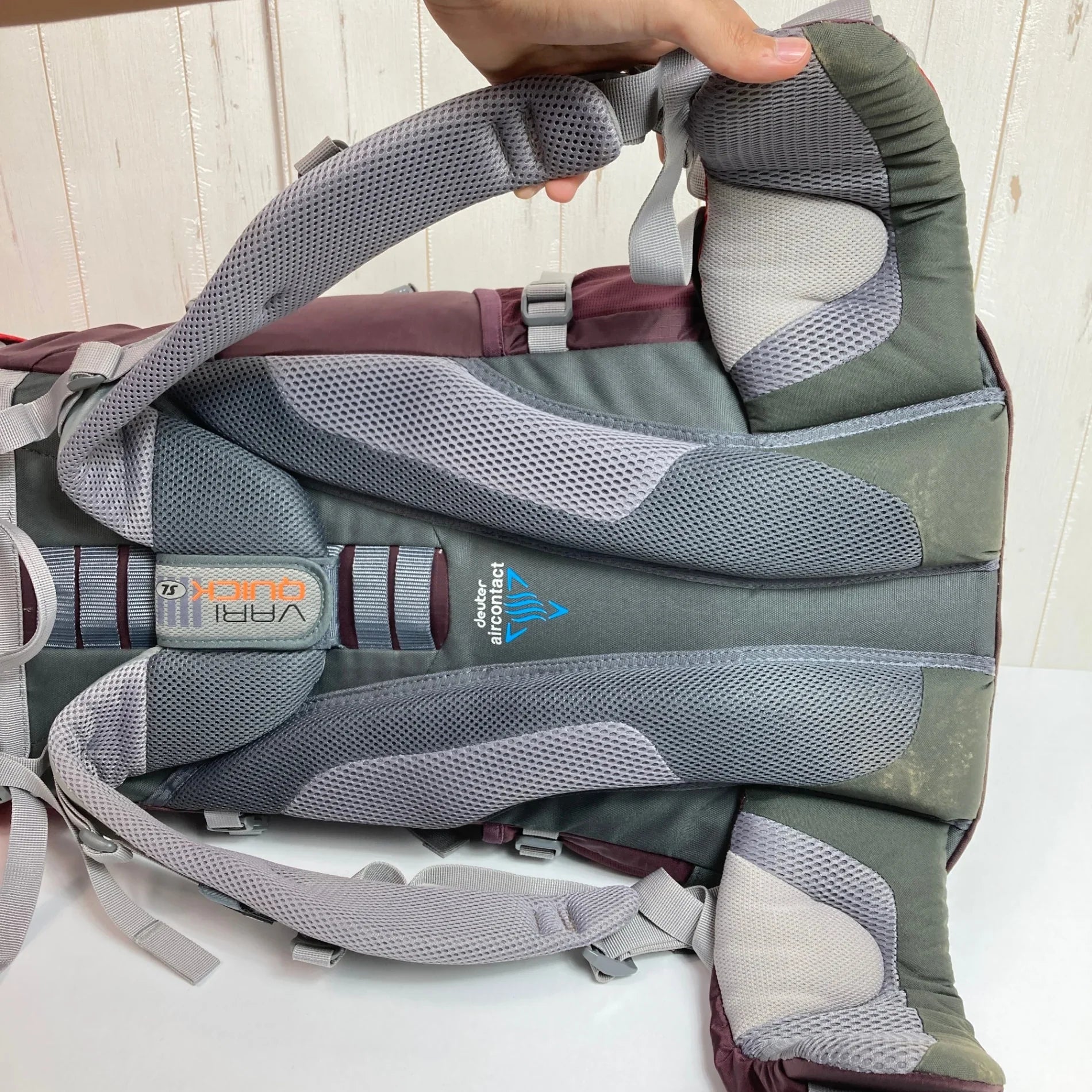 【Women's OneSize レッド系】 Deuter ( ドイター ) アクト ライト 45+10 SL バッグ ストレージ バックパック 容量【30L～54L】 z00052596 容量【30L～54L】 バックパック バッグ ストレージ - 【公式】2ndGEAR（セカンドギア）Webショップ【登山用品・アウトドア用品専門 買取販売店】