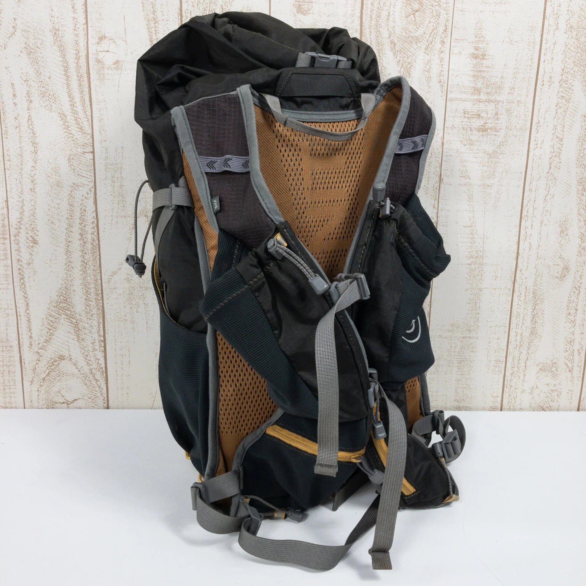 【S/M グレー系】 Ultimate Direction ( アルティメイトディレクション ) ファストパック 25 Fastpack 25 グラファイト バッグ ストレージ バックパック デイパック 容量【～29L】 z00051159 グラファイト - 【公式】2ndGEAR（セカンドギア）Webショップ【登山用品・アウトドア用品専門 買取販売店】