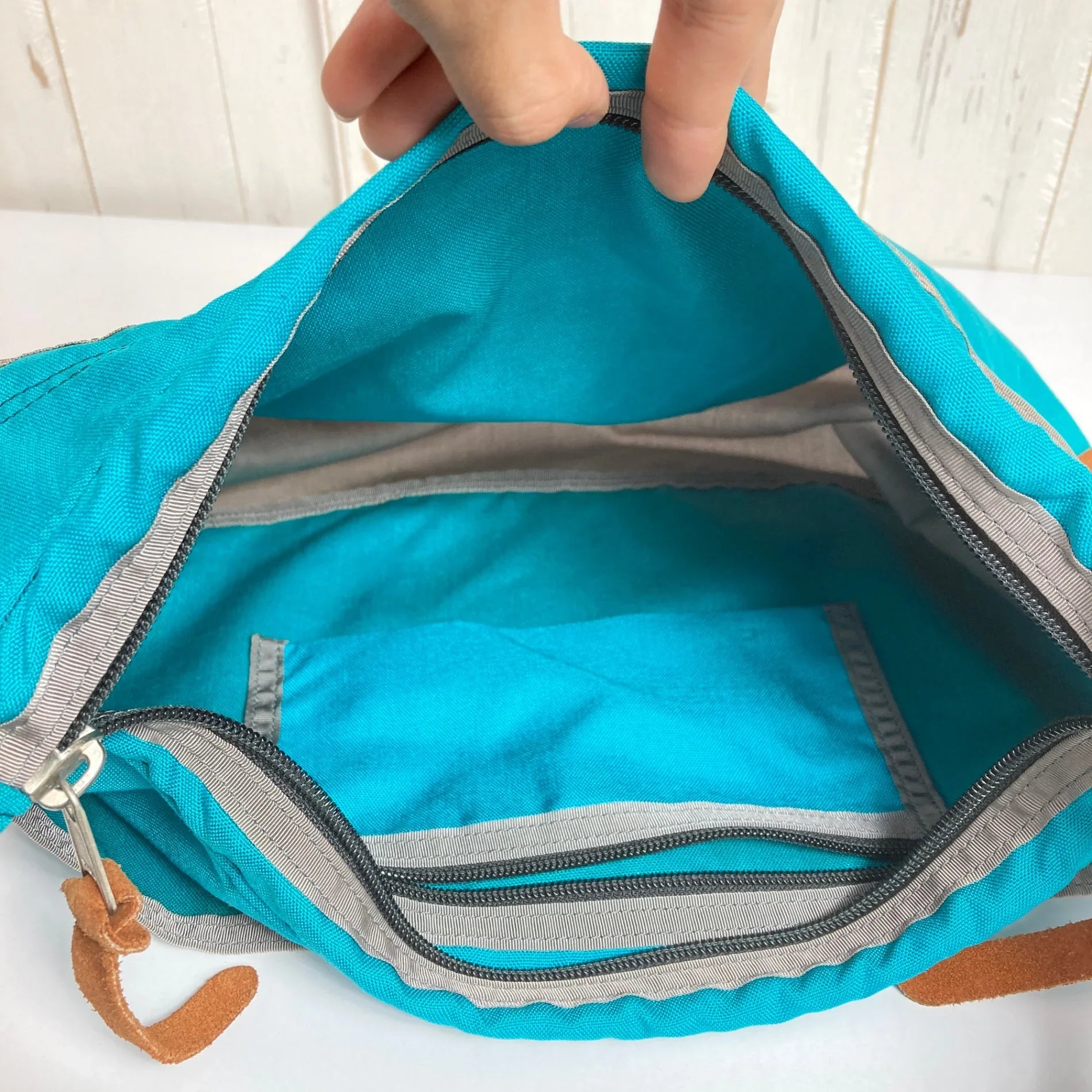 【OneSize ブルー系】 Gregory ( グレゴリー ) サッチェル Mサイズ Satchel M 銀タグ 旧タグ Turquoise｜Silver Gray クーリエバッグ ショルダーバッグ メッセンジャーバッグ バッグ ストレージ - 【公式】2ndGEAR（セカンドギア）Webショップ【登山用品・アウトドア用品専門 買取販売店】