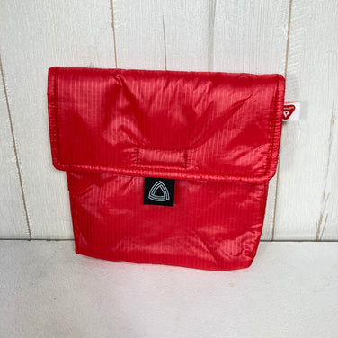 【OneSize レッド系】 Trail Bum ( トレイルバム ) ピー アイ ポーチ ミディアム P.I. Pouch Medium プリマロフト インサレーション 化繊ダウン バッグ ストレージ パッキングサック スタッフサック インナーポーチ z0006