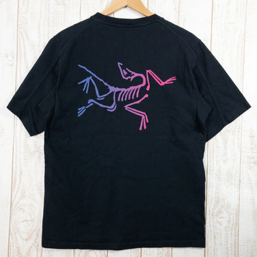 【Men's S ブラック系】 Arcteryx ( アークテリクス ) クラッグ コットン ロゴ ショート スリーブ Kragg Cotton Logo Short Sleeve コットン X000008464 Men's コットン ショートスリーブTシャツ ク - 【公式】2ndGEAR（セカンドギア）Webショップ【登山用品・アウトドア用品専門 買取販売店】
