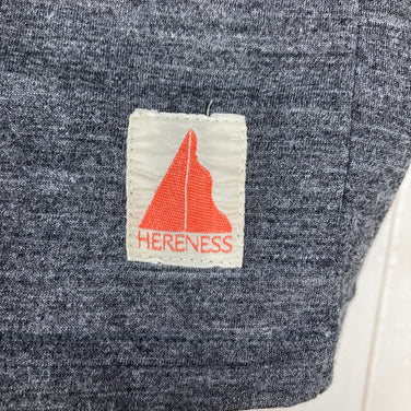 【Unisex M グレー系】 HERENESS（ヒアネス） ドライ ウール ティーシャツ Dry Wool T-Shirt ウール混 / リサイクルポリエステル混 ウール ウェア トップス インナー シャツ ショートスリーブTシャツ クルーネック ウール z000