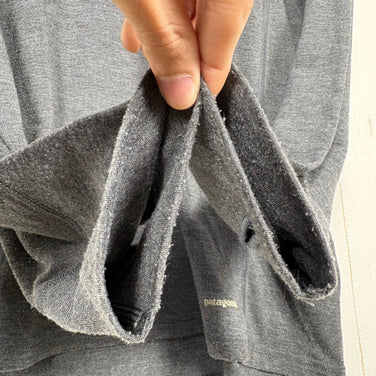 【Men's S グレー系】 2000s Patagonia ( パタゴニア ) キャプリーン ロングスリーブ ハーフジップ シャツ Capilene Longsleeve Hargzip Short ポリエステル ウェア トップス インナー シャツ ロングスリー