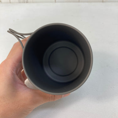 【OneSize グレー系】 Vargo ( ヴァーゴ ) チタニウム トラベルマグ 450 Titanium 450 Travel Mug シングルウォール フォールディングハンドル チタン クックウェア クッカー コッフェル z00060814  クッカー コ