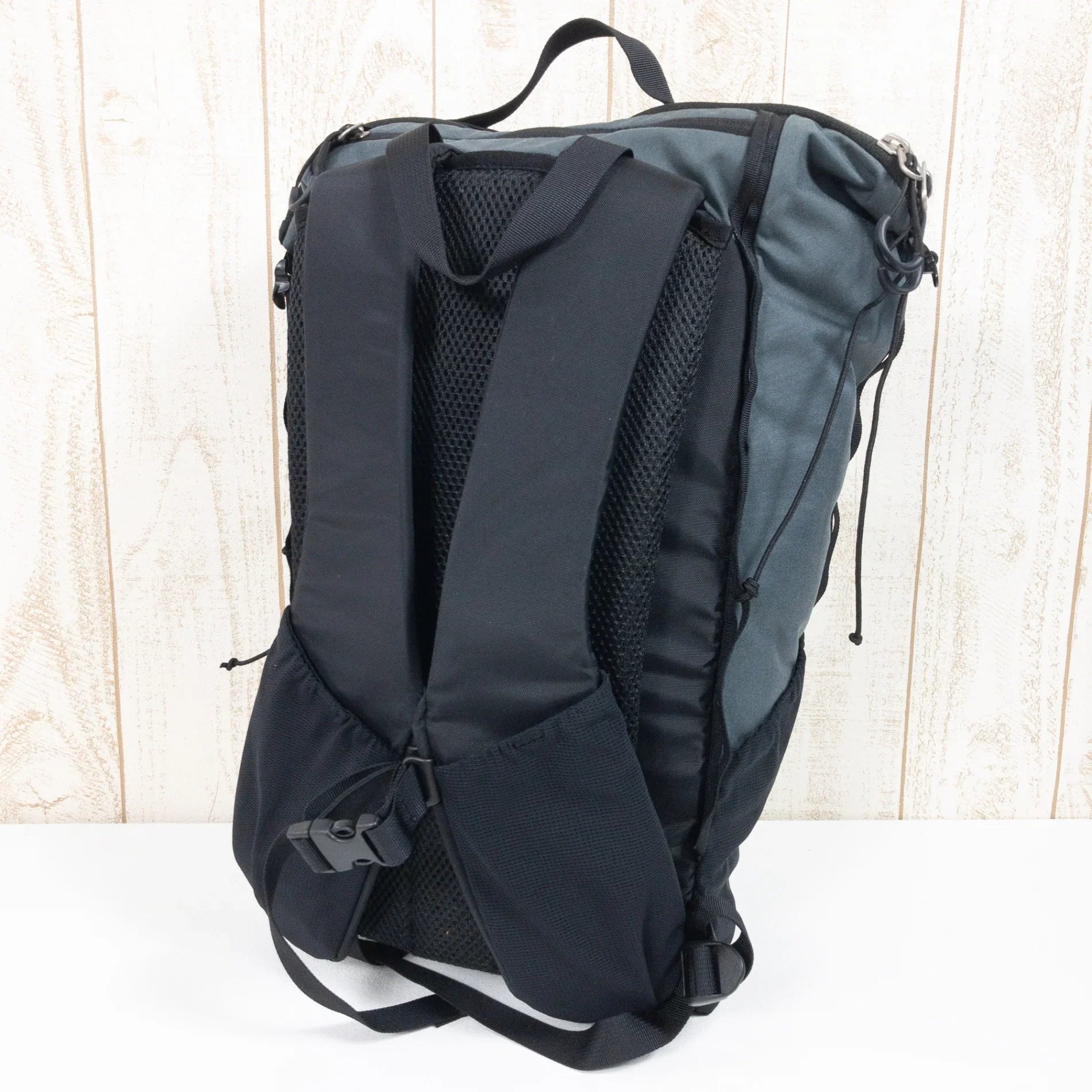 【OneSize グレー系】 Paago Works ( パーゴワークス ) バディ 16 Buddy 16 Urban Gray バッグ ストレージ バックパック デイパック 容量【～29L】 z00051336 Urban Gray デイパック 容量【～29L - 【公式】2ndGEAR（セカンドギア）Webショップ【登山用品・アウトドア用品専門 買取販売店】