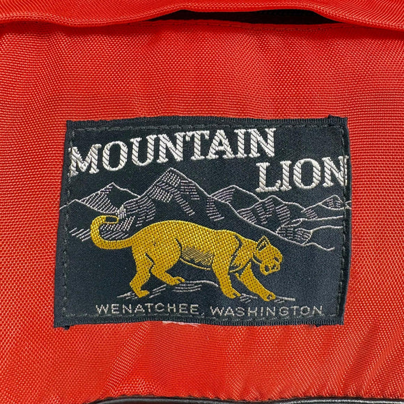 【OneSize レッド系】 1970s Mountain Lion（マウンテンライオン） コンパクト デイパック ビンテージ オリジナル 入手困難 バッグ ストレージ バックパック デイパック 容量【～29L】 z00057025  デイパック 容量【～29L】