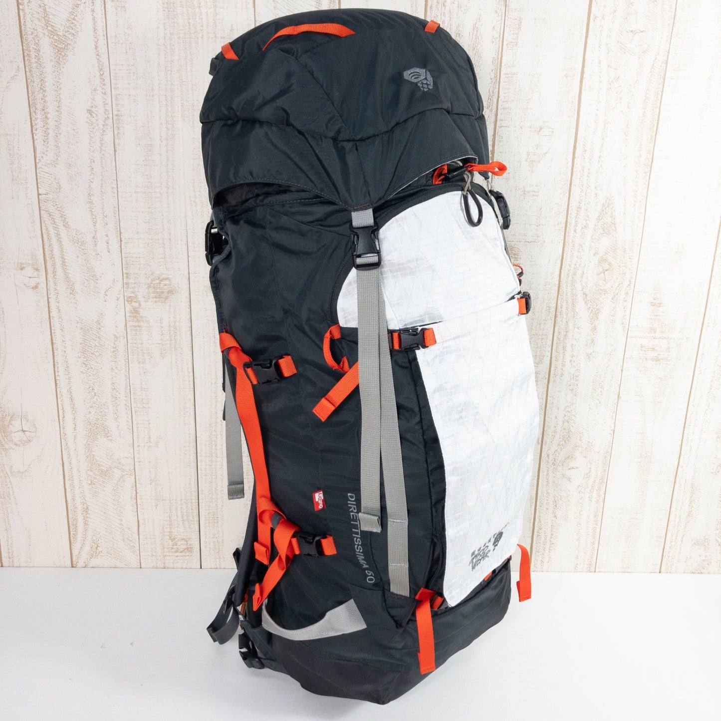 【男女通用M/L灰色系列】Mountain Hardwear（山地硬装）Diattissima 50 Direttissima 50 背包外出干停产型号很难获得 OU6754 男女通用鲨鱼容量[30L ~ 5