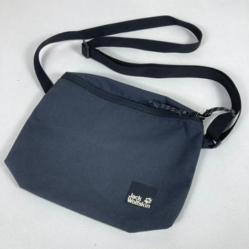 【OneSize ブラック系】 Jackwolfskin ( ジャックウルフスキン ) フライツァイトタッシェ 365 バッグ freizeit tasche 365 bag ポリエステル バッグ ストレージ サコッシュポーチ z00054620  サコッシュポー