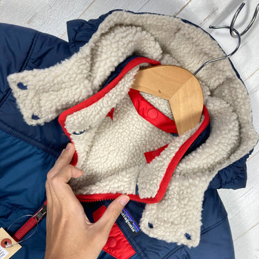 2019 Patagonia Reversible Tribbles Hoody, Boys' 5T Navy. Polyester fleece outerwear jacket. Product code: z00053796.