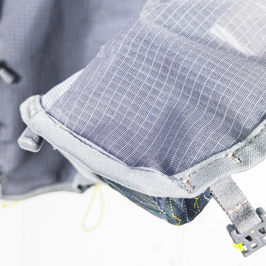 男女通用中灰色 Ultimate Direction Jurek FKT 黑曜石背心，Scott Jurek 签名款。收纳背包/日用背包。