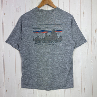 【Men's S グレー系】 2024 Patagonia ( パタゴニア ) キャプリーン クール デイリー グラフィック シャツ Capilene Cool Daily Graphic Shirt SKFE ポリエステル ウェア トップス インナー シャツ シ
