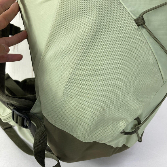 【Unisex OneSize グリーン系】 2023 Patagonia ( パタゴニア ) テラヴィア パック 22L Terravia Pack 22L SLVG / Salvia Green レインカバー付属 給水パック対応 ナイロン バッグ ストレージ バックパック デ