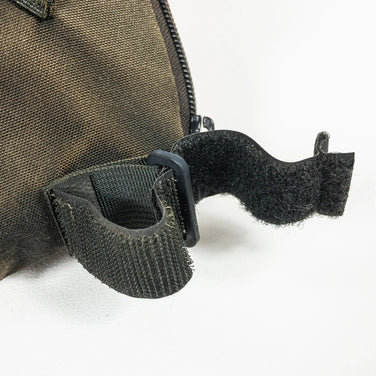 【Unisex OneSize レッド系】 Mountain Smith ( マウンテンスミス ) ダートドッグ 3 Dirt Dog Iii サドルバッグ コーデュラナイロン製 アメリカ製 ビンテージ 生産終了モデル 入手困難 International Unisex サイ - 【公式】2ndGEAR（セカンドギア）Webショップ【登山用品・アウトドア用品専門 買取販売店】