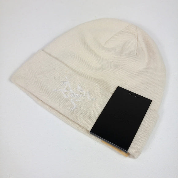 【Unisex OneSize アイボリー系】 Arcteryx ( アークテリクス ) エンブロイダード バード トーク Embroidered Bird Toque ポリエステル X000007562 International Unisex ホワイトアウト | Whiteou - 【公式】2ndGEAR（セカンドギア）Webショップ【登山用品・アウトドア用品専門 買取販売店】