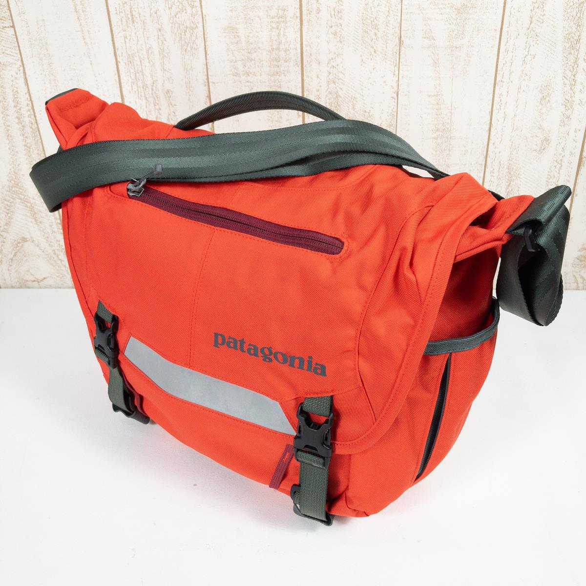 [One Size Red] Patagonia Mini Mass 12L Messenger Bag Courier Bag Shoulder Bag Discontinued Model Hard to Find 48267 CCRL Catalan Coral Shoulder Bag