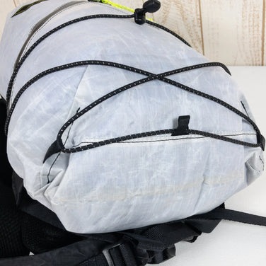 【Unisex OneSize ホワイト系】 Atelier Blue Bottle ( アトリエブルーボトル ) Pac-01 DCF 12L バッグ ストレージ バックパック デイパック 容量【～29L】 DCF ( ダイニーマ・コンポジット・ファブリック / キューベンファ - 【公式】2ndGEAR（セカンドギア）Webショップ【登山用品・アウトドア用品専門 買取販売店】