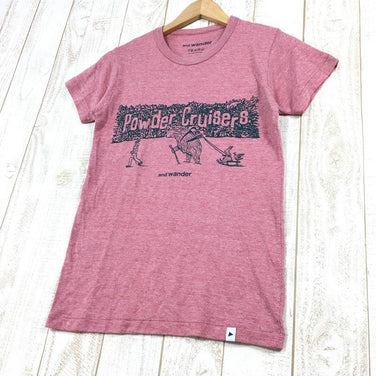 【Unisex 1 レッド系】 And Wander ( アンドワンダー ) パウダー クルーザー Tシャツ AW43-JT067 Unisex コットン ショートスリーブTシャツ クルーネック インナー シャツ トップス ウェア - 【公式】2ndGEAR（セカンドギア）Webショップ【登山用品・アウトドア用品専門 買取販売店】