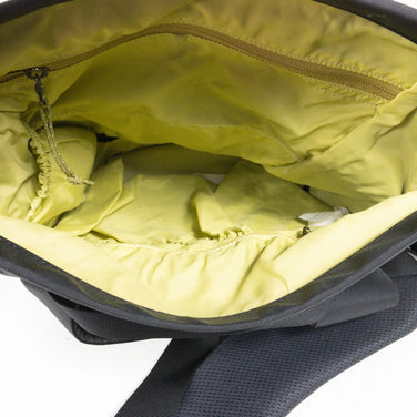 【OneSize ブラック系】 Arcteryx ( アークテリクス ) ミストラル 8 Mistral 8 ショルダーバッグ メッセンジャーバッグ クーリエバッグ ロールトップ 生産終了モデル 入手困難 6779 ショルダーバッグ バッグ ストレージ - 【公式】2ndGEAR（セカンドギア）Webショップ【登山用品・アウトドア用品専門 買取販売店】