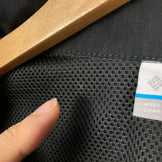 Columbia Tucannon Isle Short Sleeve Shirt, Men's Size L, Black. This cotton, wool-blend shirt is perfect as an undershirt or top.