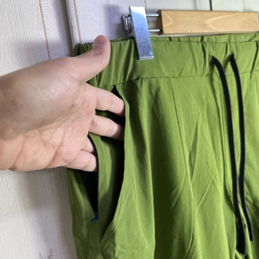 男女通用 L 码绿色 Static 全地形滑雪裤 #1 Kei 特别版。难得一见的 Moonlight Gear 联名款尼龙裤，采用软壳尼龙面料。